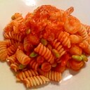 海老と枝豆のスパイシートマトソース パスタ